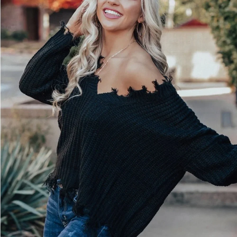 Black knit frayed sweater v-neck tops pullover